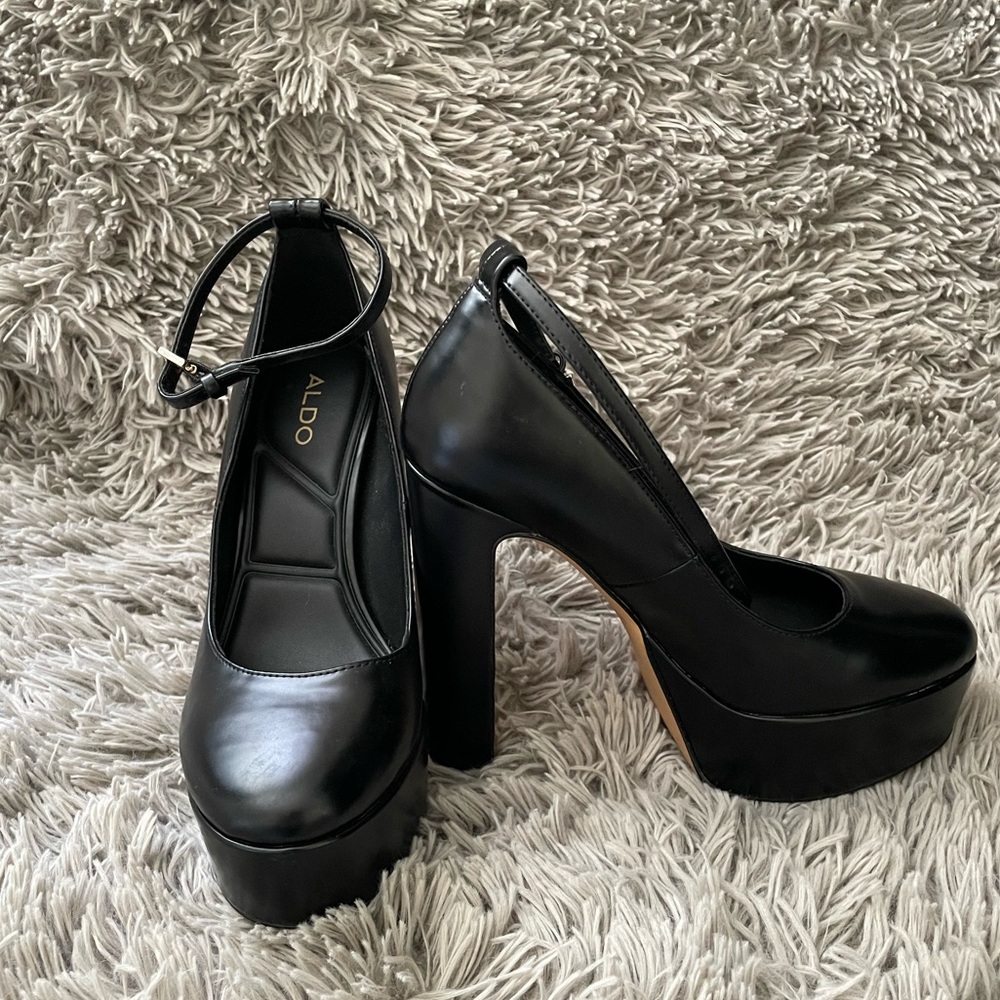 Aldo Black high chunky platform heels size 6